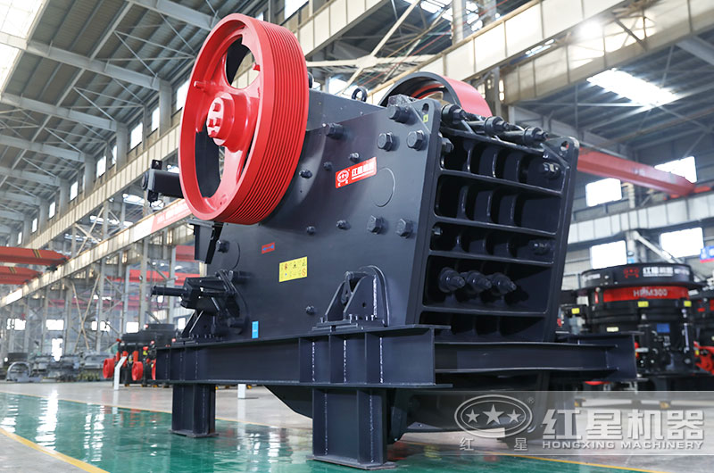 顎式破碎機(jī)圖片 顎式破碎機(jī)圖片