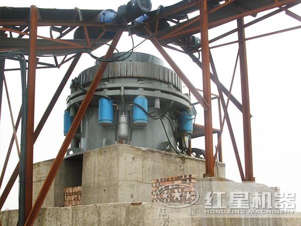 液壓圓錐破碎機(jī)