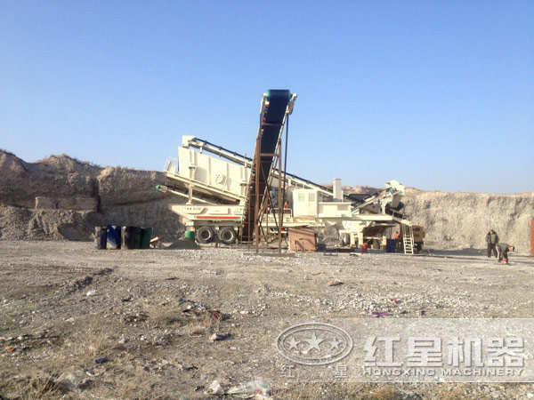 移動(dòng)汽車載式打石機(jī)客戶現(xiàn)場(chǎng)