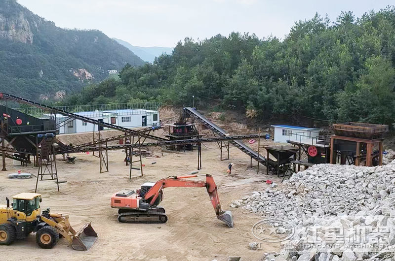 廣東客戶碎石機工作現(xiàn)場圖片