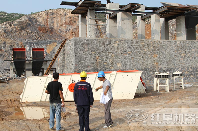 礦山碎石機械設(shè)備安裝現(xiàn)場圖 礦山碎石機械設(shè)備安裝現(xiàn)場圖