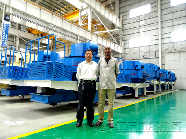 青石制砂機客戶參觀