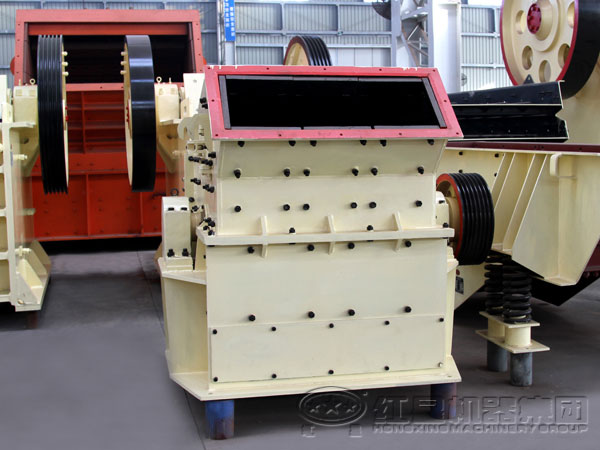 反擊高產(chǎn)破碎機(jī)