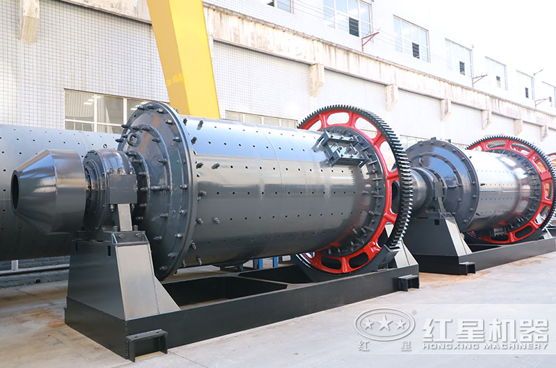 不同型號(hào)的大型球磨機(jī) 不同型號(hào)的大型球磨機(jī)