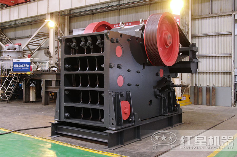 大型顎式破碎機(jī)圖片