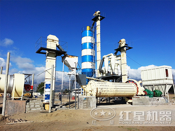 鐵粉球磨機現(xiàn)場圖 鐵粉球磨機現(xiàn)場圖