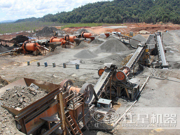 球磨機(jī)現(xiàn)場(chǎng)工作圖 球磨機(jī)現(xiàn)場(chǎng)工作圖