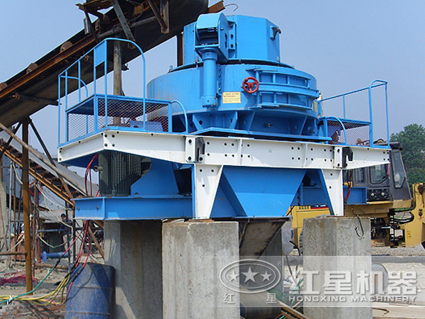 環(huán)保型制砂機現(xiàn)場工作圖