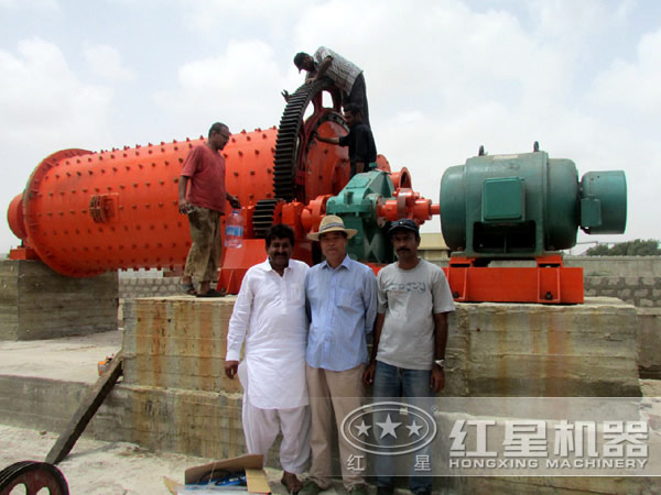 球磨機(jī)現(xiàn)場(chǎng)圖