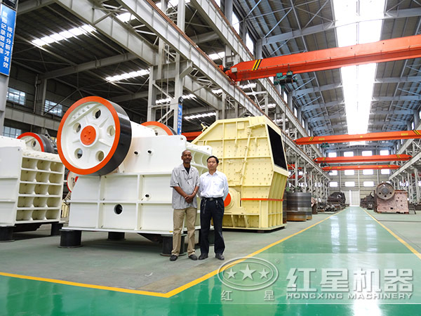 紅星機(jī)器鄂式破碎機(jī)生產(chǎn)車(chē)間 紅星機(jī)器鄂式破碎機(jī)生產(chǎn)車(chē)間