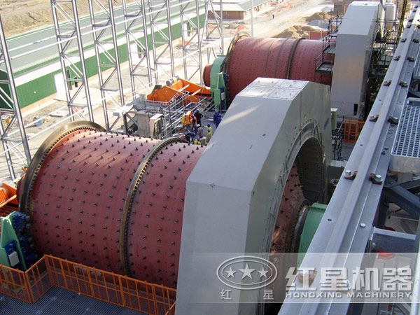 球磨機(jī)現(xiàn)場(chǎng)圖 球磨機(jī)現(xiàn)場(chǎng)圖