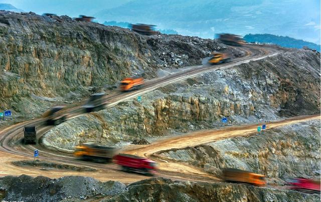 礦山加工現(xiàn)場圖