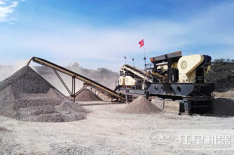 可生產(chǎn)出不同成品粒度的移動(dòng)打石子機(jī)現(xiàn)場(chǎng) 可生產(chǎn)出不同成品粒度的移動(dòng)打石子機(jī)現(xiàn)場(chǎng)