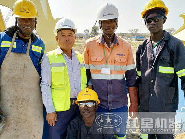 紅星機器技術(shù)人員現(xiàn)場指導(dǎo)圖