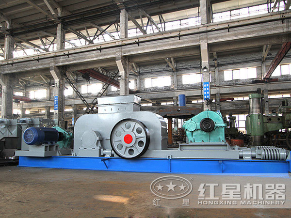 紅星機(jī)器對(duì)輥破碎機(jī)生產(chǎn)車間