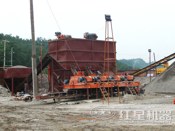 對(duì)輥式破碎機(jī)客戶現(xiàn)場(chǎng)圖