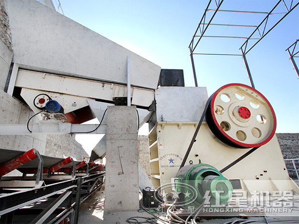 顎式砸石機客戶現(xiàn)場 顎式砸石機客戶現(xiàn)場