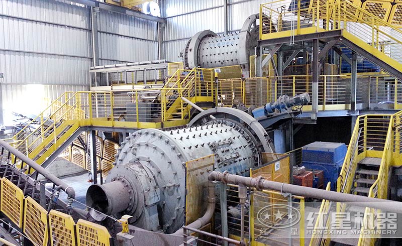 格子型球磨機(jī)排礦現(xiàn)場(chǎng)