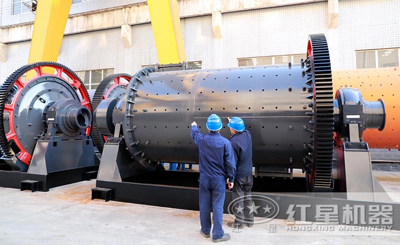 球磨機專業(yè)技術(shù)人員對球磨機進行檢驗 球磨機專業(yè)技術(shù)人員對球磨機進行檢驗