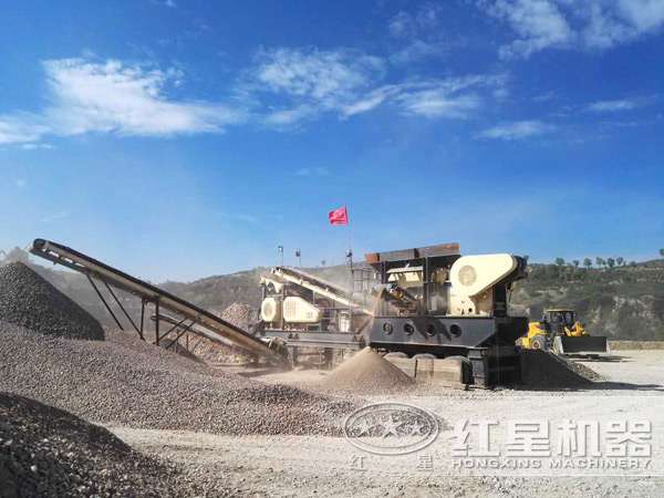 運(yùn)用于礦山建筑的移動破碎機(jī) 運(yùn)用于礦山建筑的移動破碎機(jī)