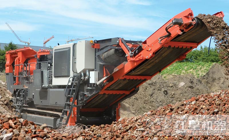 深入加工場(chǎng)地作業(yè)的全智能操作車載式移動(dòng)碎石機(jī)