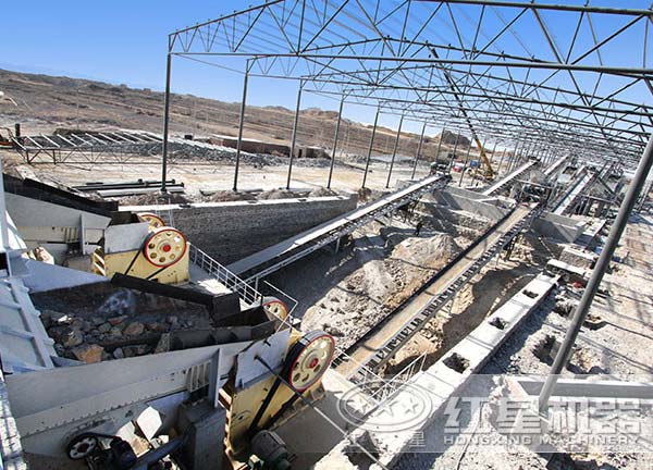 顎式破碎機加工花崗巖的現(xiàn)場圖 顎式破碎機加工花崗巖的現(xiàn)場圖