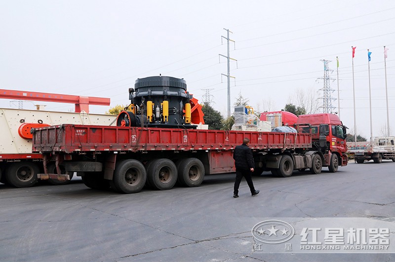 紅星圓錐石頭碎石機整裝待發(fā)