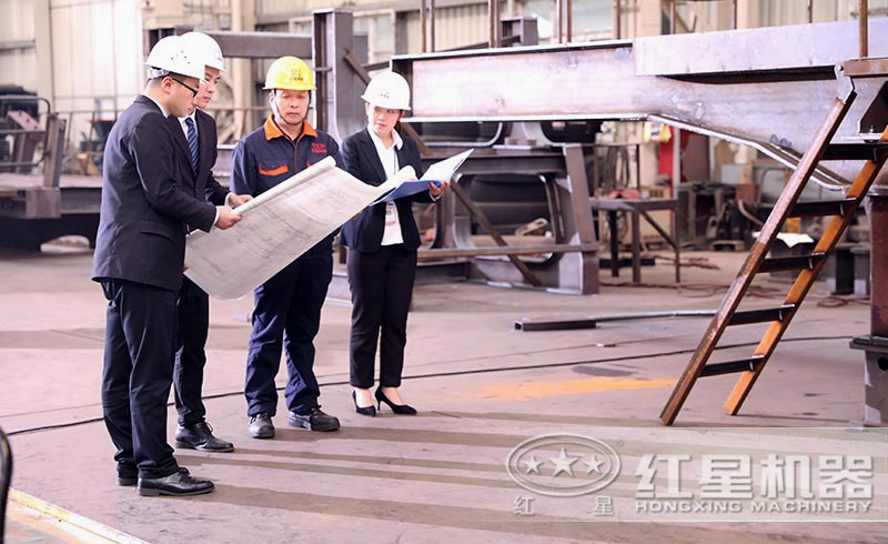 紅星工程師為客戶制定方案