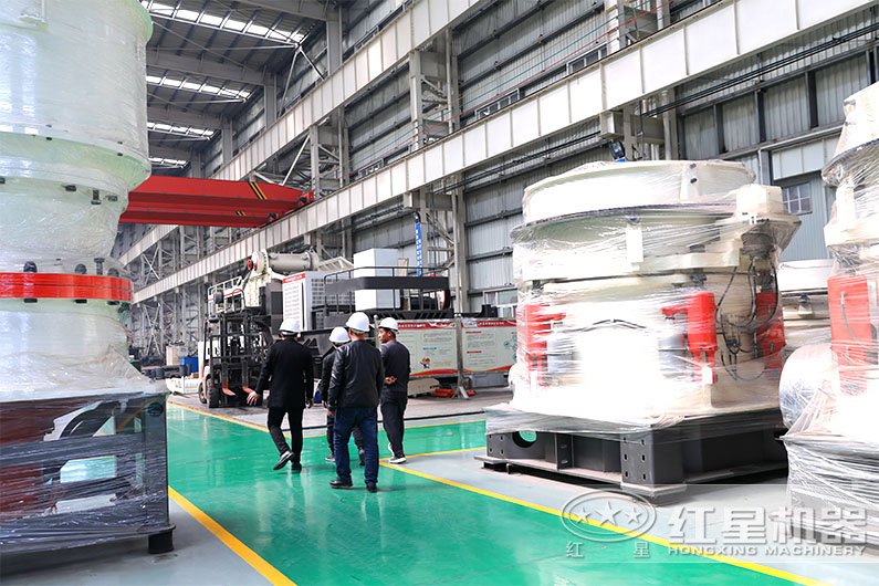 客戶參觀紅星圓錐破碎機(jī)生產(chǎn)車(chē)間