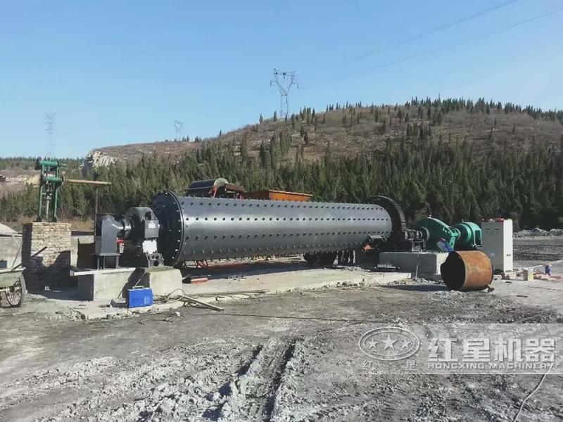 球磨機(jī)作業(yè)現(xiàn)場(chǎng)