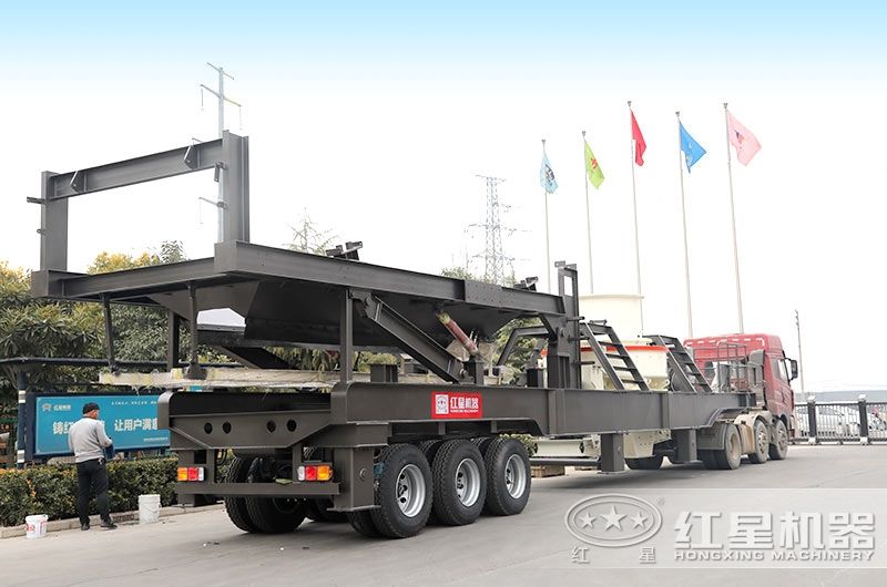紅星機(jī)器車(chē)載混凝土砂石粉碎機(jī)整裝待發(fā)