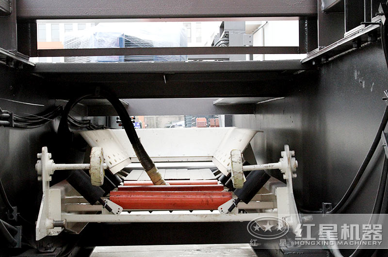 移動(dòng)式小型石子破碎機(jī)內(nèi)部展示