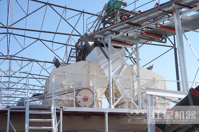 黏土破碎機(jī)作業(yè)現(xiàn)場(chǎng)