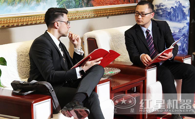 紅星機(jī)器專業(yè)人員為用戶定制方案 紅星機(jī)器專業(yè)人員為用戶定制方案