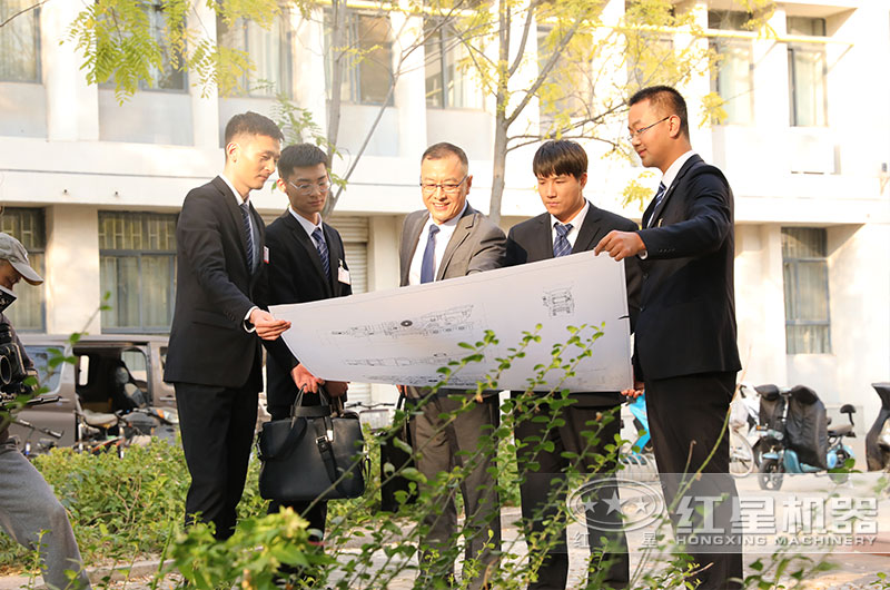 專業(yè)人員為用戶配置合適方案 專業(yè)人員為用戶配置合適方案