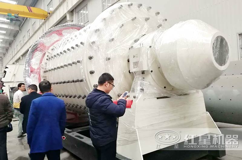 用戶參觀紅星機器球磨機個棒磨機車間