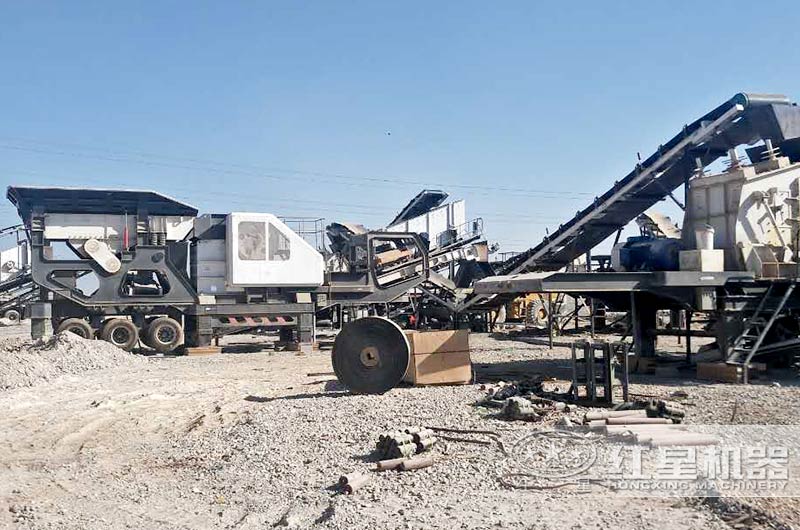 阿曼時產(chǎn)300噸移動破碎站現(xiàn)場