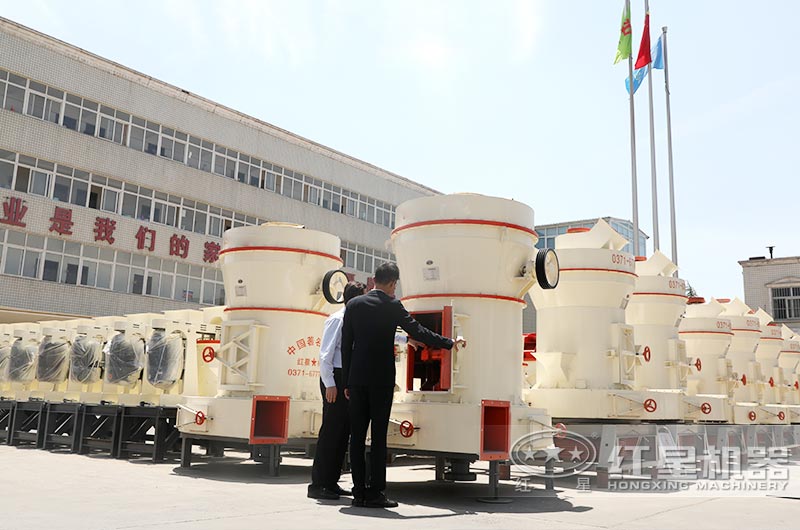 客戶參觀紅星機器磨粉機廠區(qū) 客戶參觀紅星機器磨粉機廠區(qū)