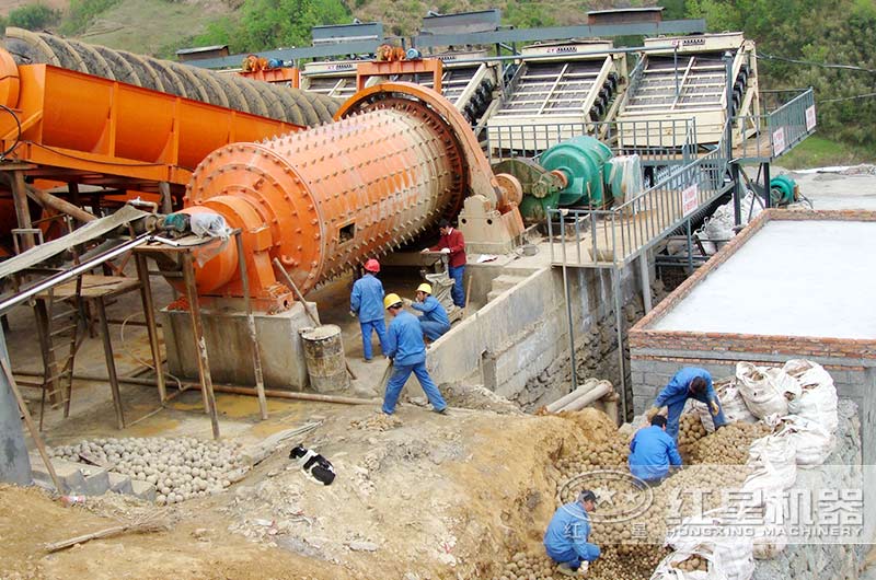 2145球磨機作業(yè)現(xiàn)場