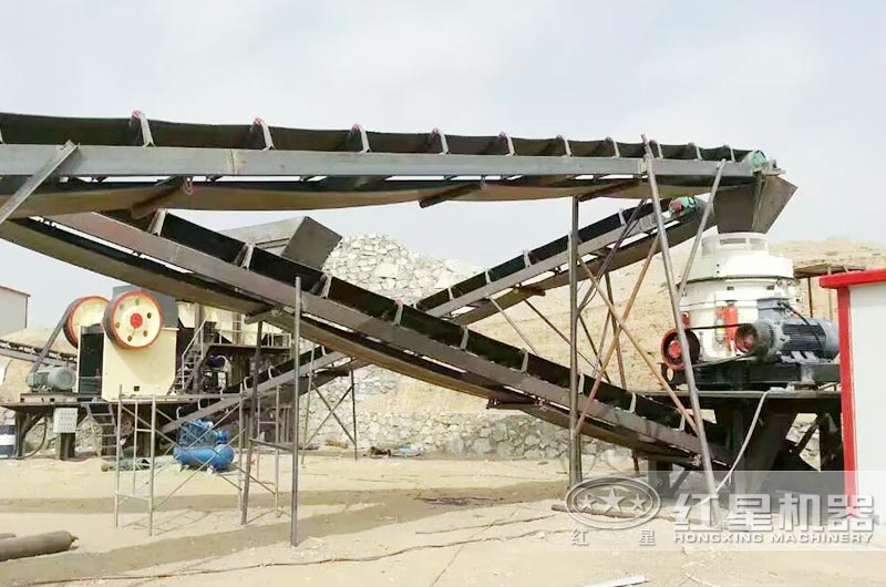 選礦生產(chǎn)線中的顎式破碎機(jī)和圓錐破碎機(jī)