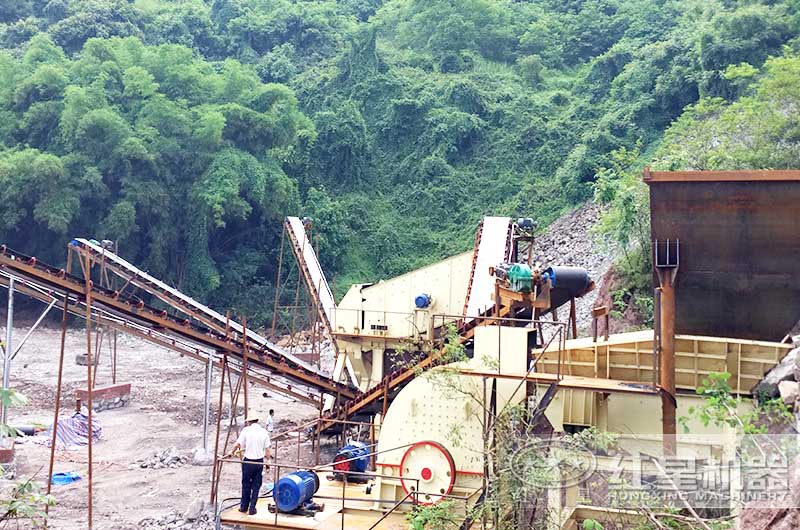 錘式破碎機現(xiàn)場