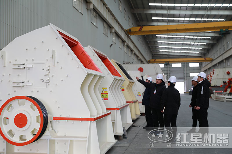 客戶來紅星機器錘式制砂機車間考察 客戶來紅星機器錘式制砂機車間考察