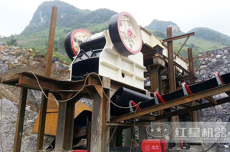 HD德版顎式破碎機現(xiàn)場實拍 HD德版顎式破碎機現(xiàn)場實拍