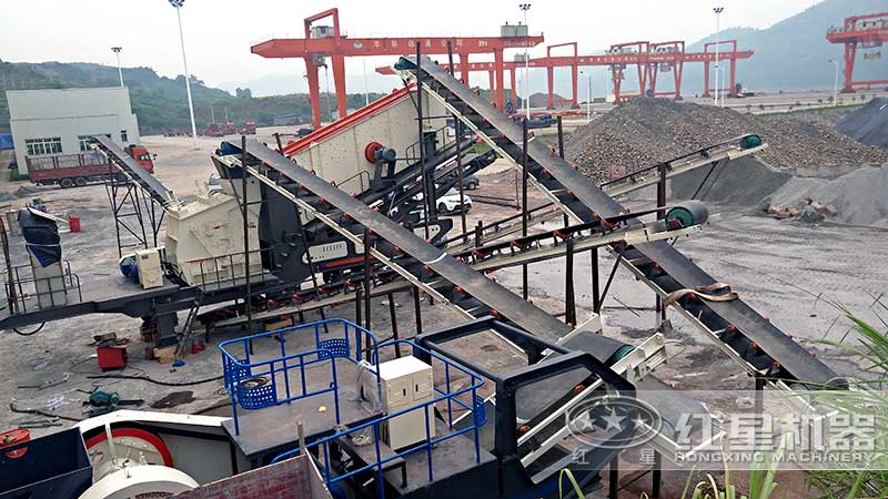 反擊式破碎機(jī)作業(yè)現(xiàn)場(chǎng)