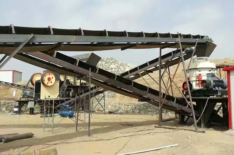 湖南固定式每小時(shí)200-300噸花崗巖破碎現(xiàn)場 湖南固定式每小時(shí)200-300噸花崗巖破碎現(xiàn)場
