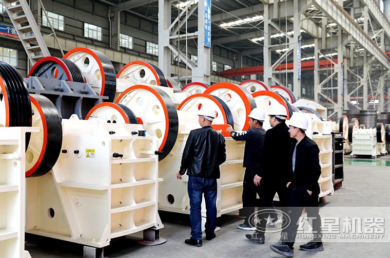 用戶在廠區(qū)參觀設備