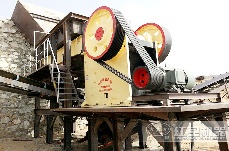 250×400鄂破碎機(jī)現(xiàn)場(chǎng)圖 250×400鄂破碎機(jī)現(xiàn)場(chǎng)圖