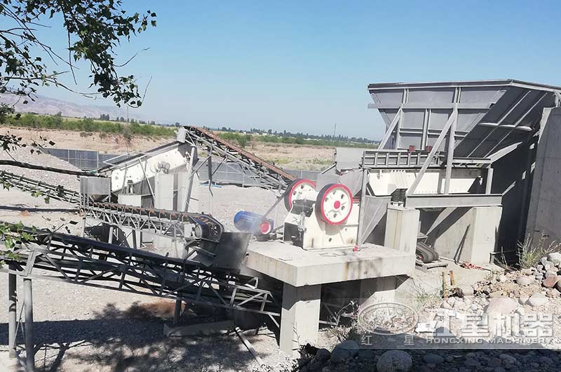 固定式礦山破碎機(jī)設(shè)備現(xiàn)場(chǎng) 固定式礦山破碎機(jī)設(shè)備現(xiàn)場(chǎng)