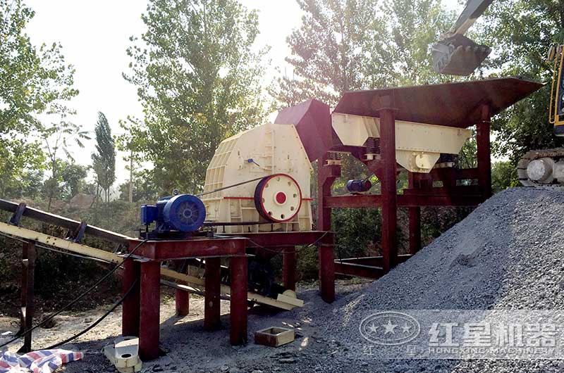 小型碎石機作業(yè)現(xiàn)場 小型碎石機作業(yè)現(xiàn)場