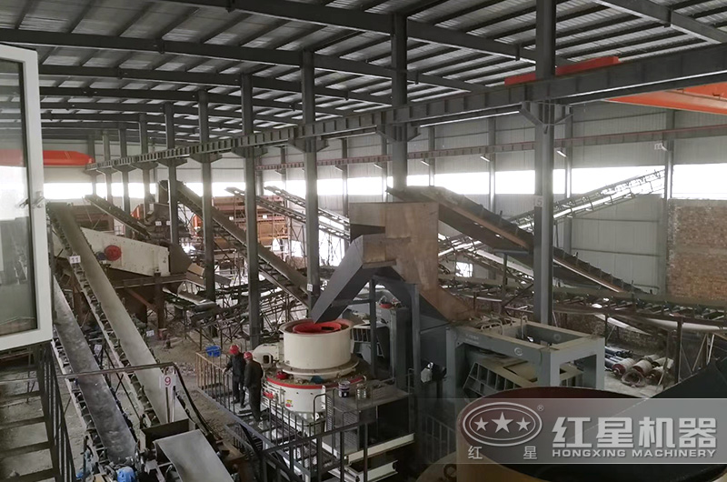 一套制砂機(jī)生產(chǎn)線作業(yè)現(xiàn)場
